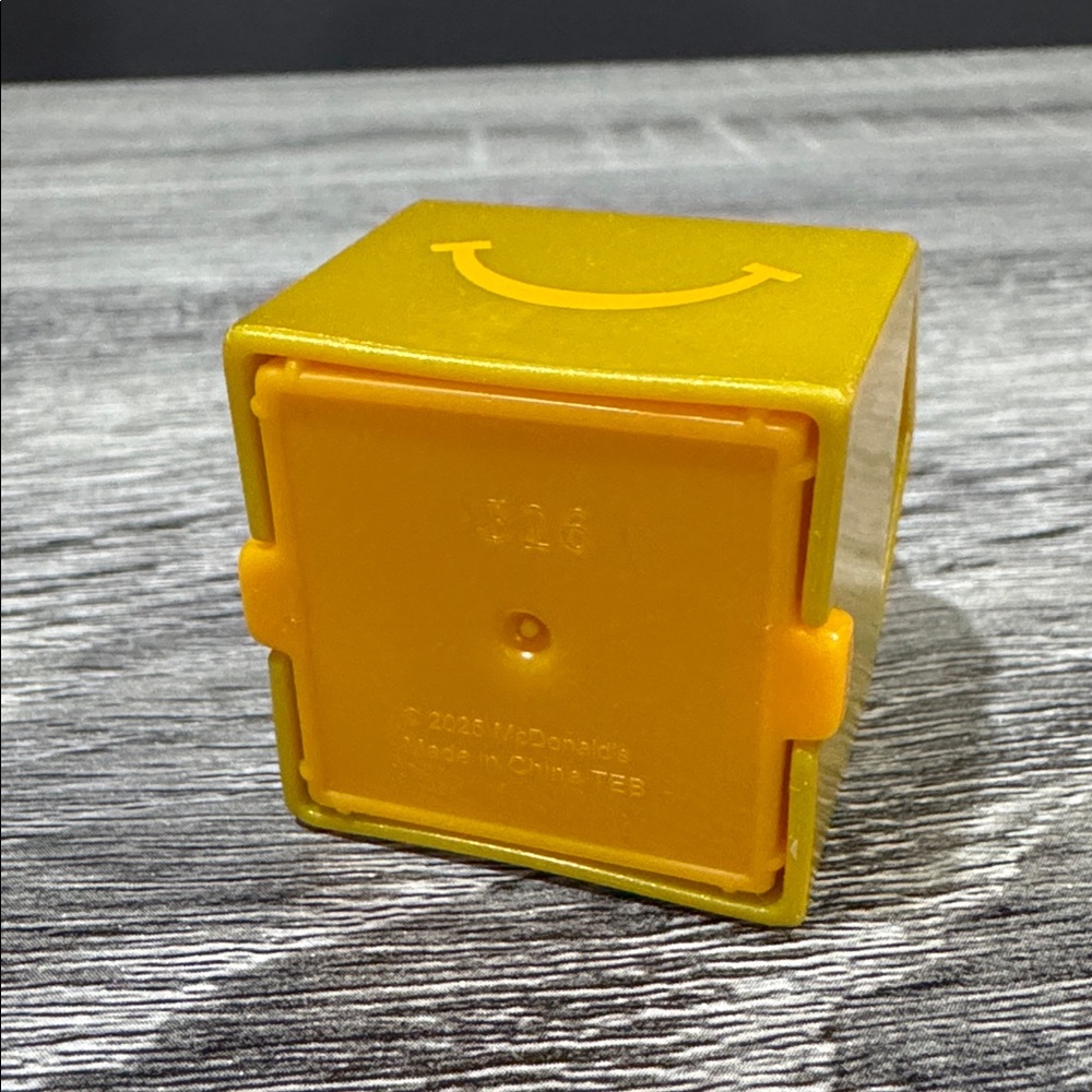 McDonald’s | Lil’ McDonalds: Golden Happy Meal (2025) - Happy Meal Toy - Picture 9 of 13